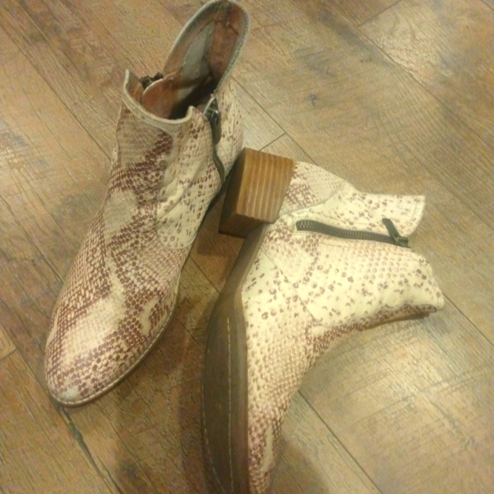 Anthropologie Seychelles snakeskin booties